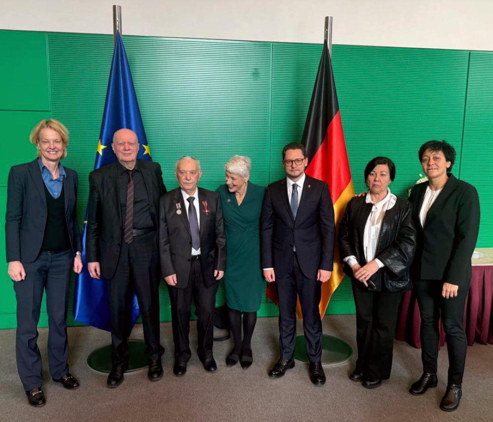 3242 image for slide